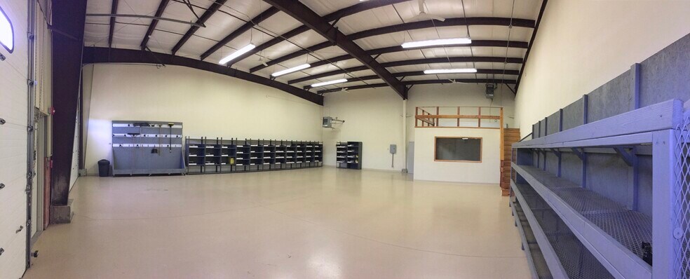 More Photos Of 200 Old County Cir, Windsor Locks Warehouse For Lease