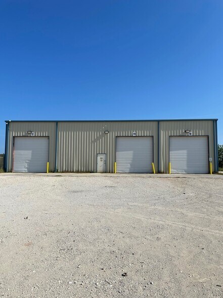 More Photos Of 586 County Road 429, Pleasanton Industrial For Sale