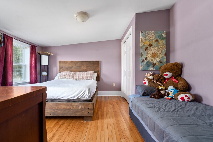 More Photos Of 13 Park Ave, Hadley Restaurant For Sale