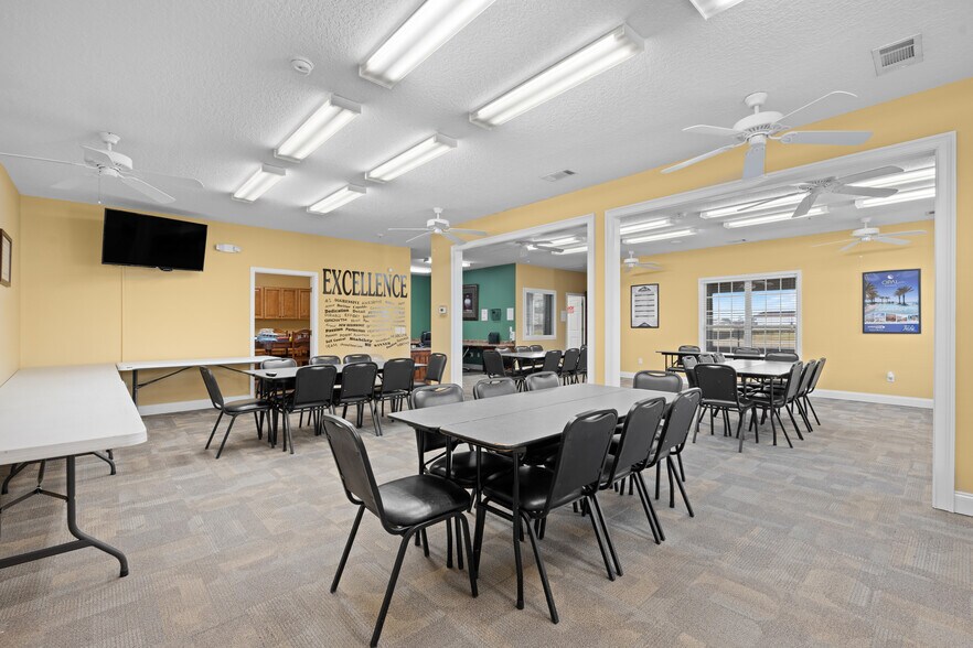 More Photos Of 1135 E. Hiawatha st, Metter Office For Sale
