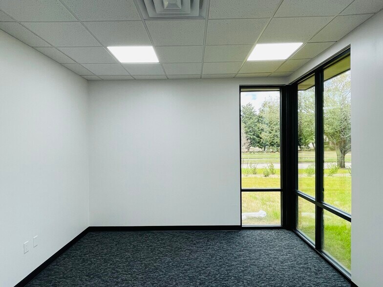 More Photos Of 7102 Tarrington Ave, Sugar Land Medical For Sale