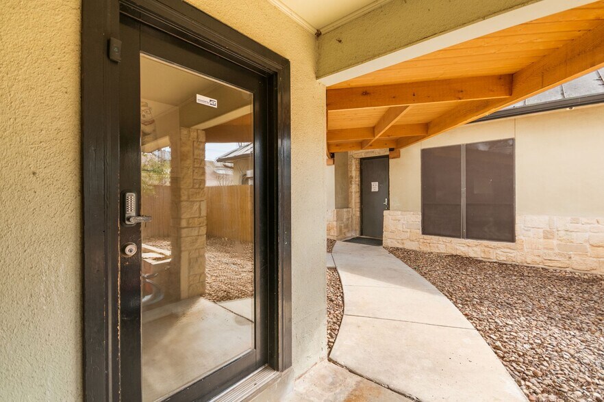 More Photos Of 14235 Blanco Rd, San Antonio Office For Sale