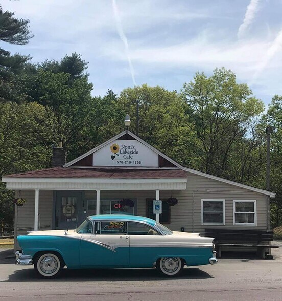 Primary Photo Of 914 Lake Rd, Factoryville Restaurant For Sale