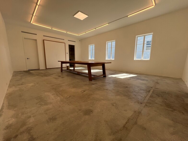 More Photos Of 1031 NW 21st St, Miami Warehouse For Sale