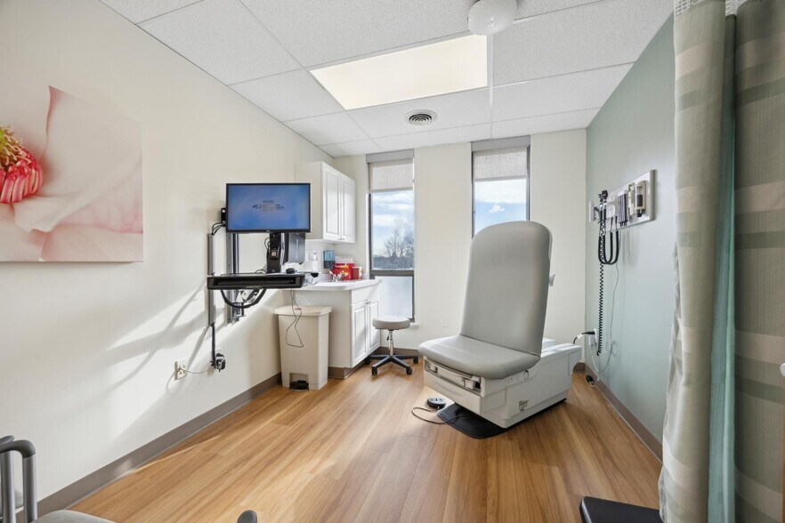 More Photos Of 1569 Medical Dr, Pottstown Office For Sale