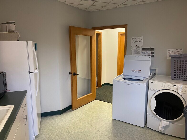 More Photos Of 1720 Abbey Rd, East Lansing Medical For Sale