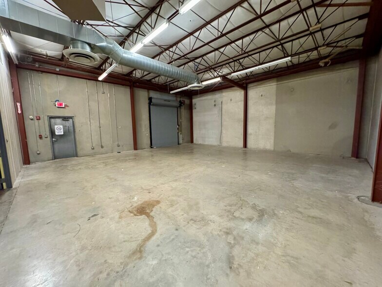 More Photos Of 7340 E State Rd, Rockford Unknown For Lease