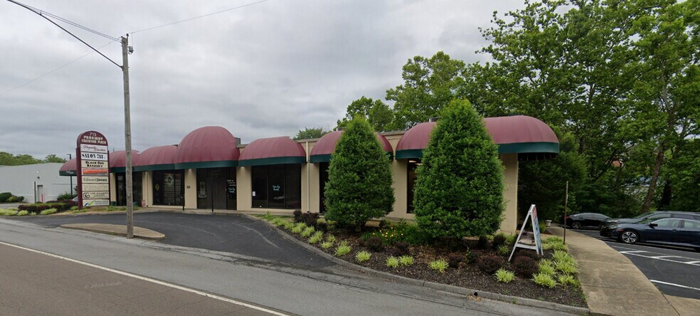 More Photos Of 713 Volunteer Pky, Bristol Freestanding For Lease