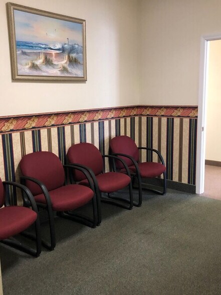 More Photos Of 2180 Northwest Blvd, Newton Medical For Sale