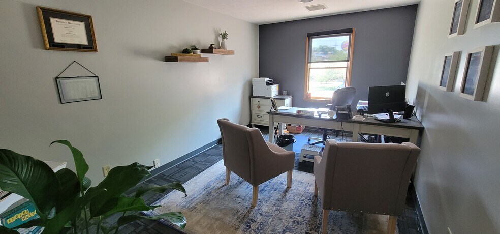 More Photos Of 1314 Galvin Rd S, Bellevue General Retail For Lease