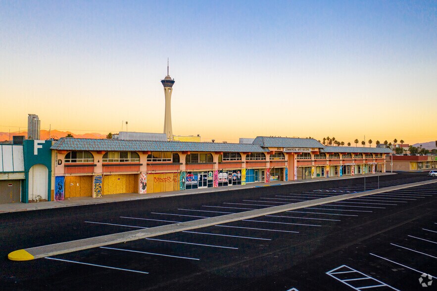 More Photos Of 953 E Sahara Ave, Las Vegas Unknown For Lease