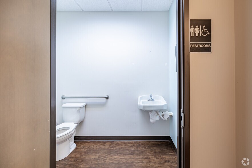 More Photos Of 13774 Plantation Rd, Fort Myers Medical For Lease