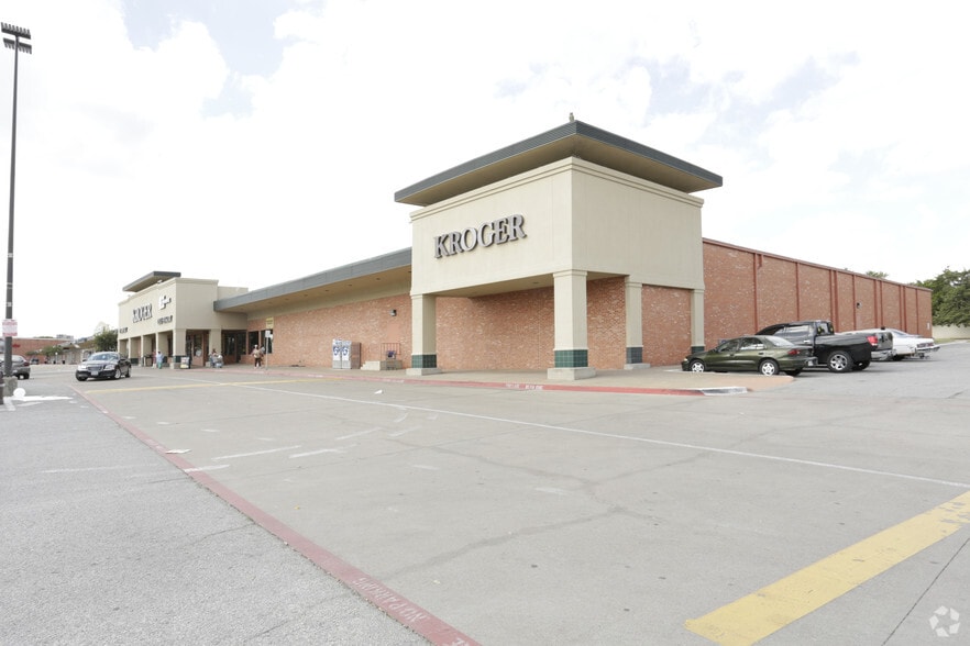 More Photos Of 655-700 W Illinois Ave, Dallas Unknown For Lease