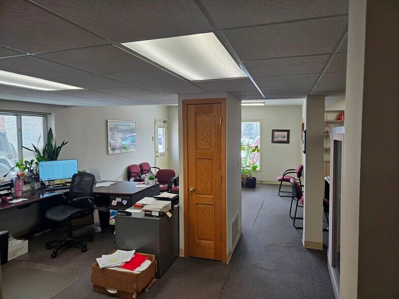 More Photos Of 1727 Howard St, Evanston Freestanding For Sale