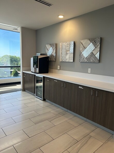 More Photos Of 477 N Lindbergh Blvd, Creve Coeur Office For Lease