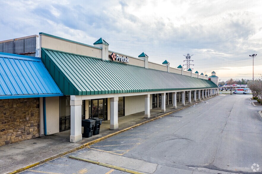 More Photos Of 1660 S Middle Tennessee Blvd, Murfreesboro General Retail For Sale