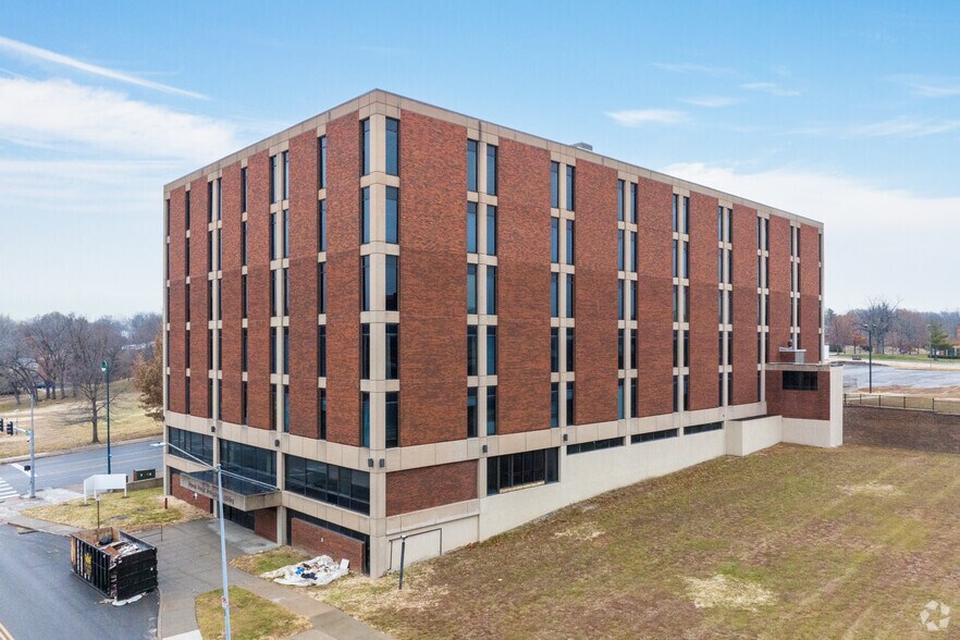 More Photos Of 1515 W Truman Rd, Independence Office For Sale