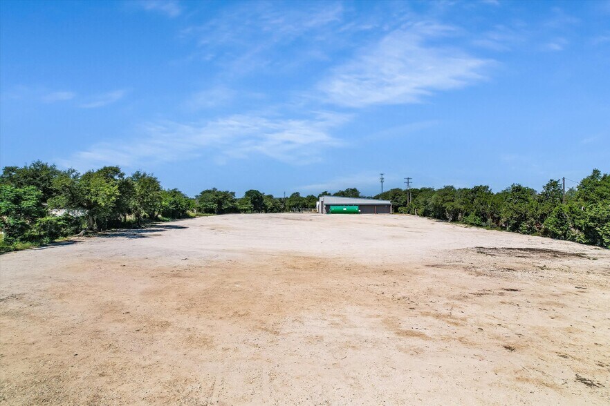 More Photos Of 904 Leander Dr, Leander Warehouse For Lease