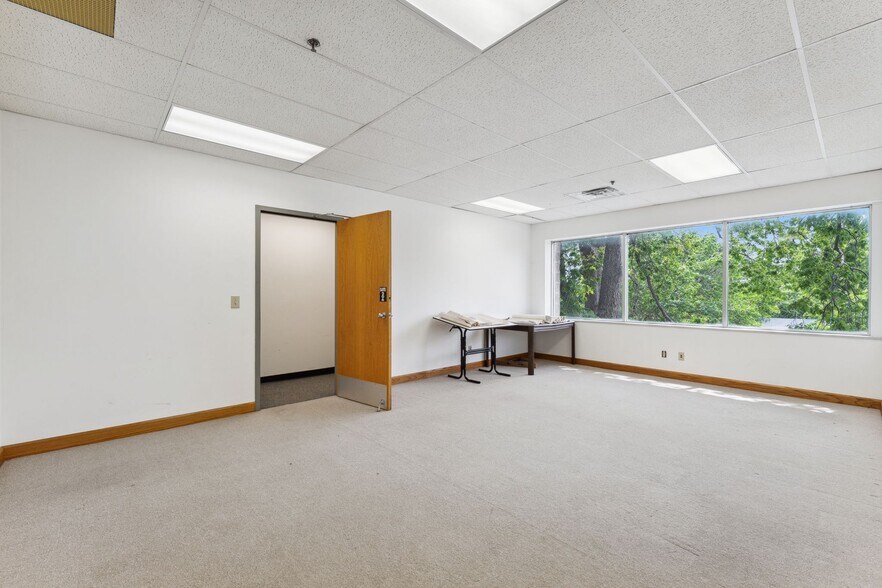 More Photos Of 4388 Shoreline Dr, Spring Park Storefront Retail Office For Sale