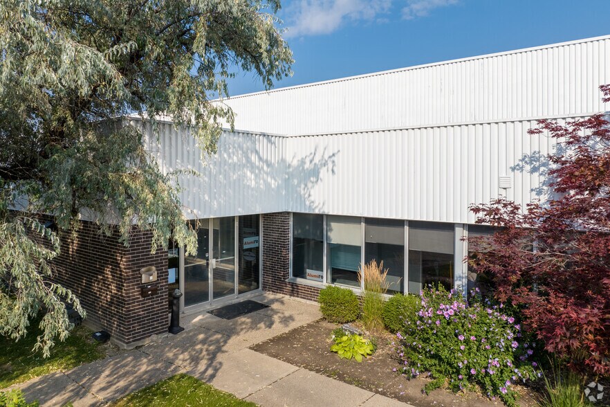 More Photos Of 1775 Sismet Rd, Mississauga Manufacturing For Lease