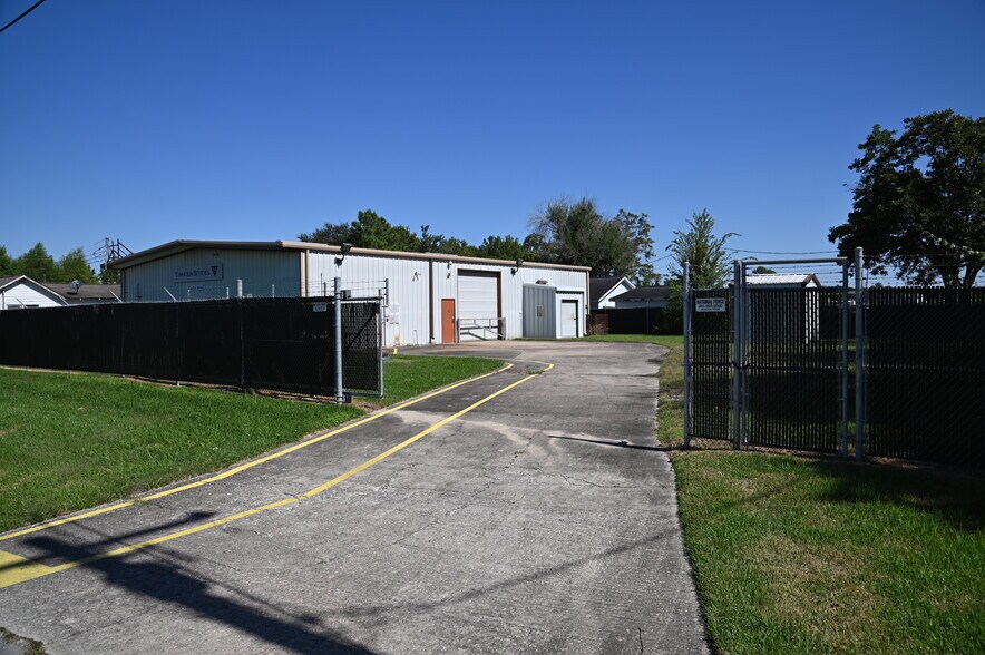 More Photos Of 14826 Ormel St, Houston Warehouse For Sale