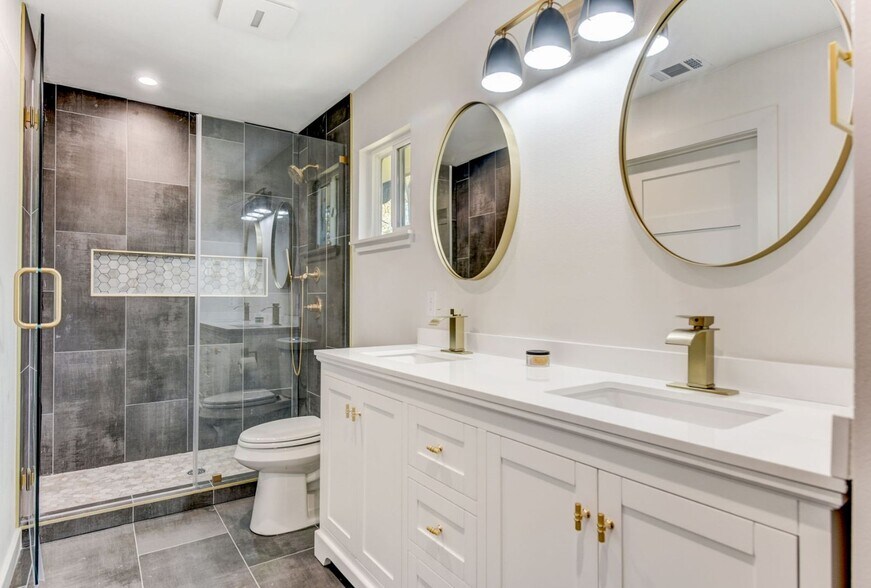 More Photos Of 7002 Whispering Oaks Dr, Austin Specialty For Sale
