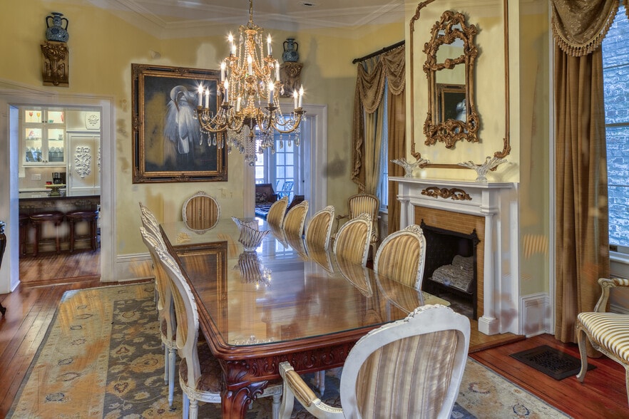 More Photos Of 14 E Taylor St, Savannah Specialty For Sale