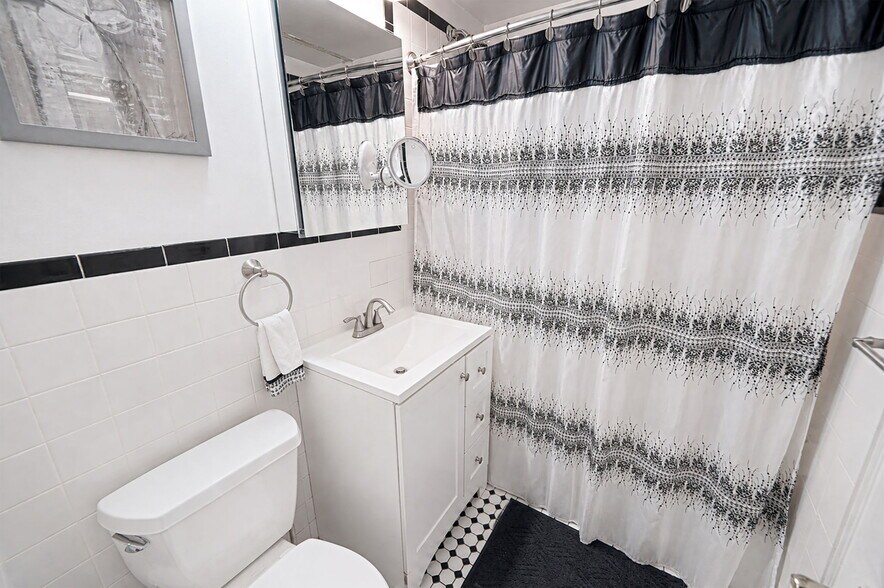 More Photos Of 2983 Long Beach Rd, Oceanside Medical For Sale