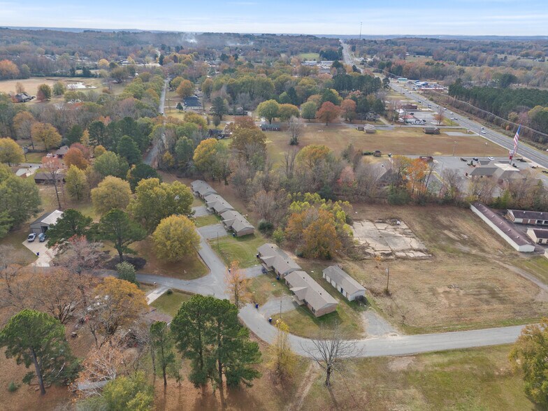 More Photos Of 16 Linder Rd, Greenbrier Apartments For Sale
