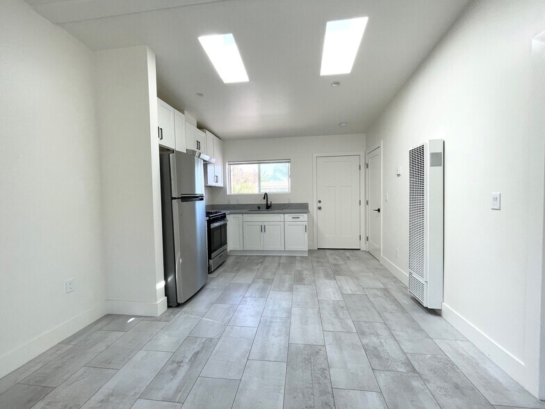 More Photos Of 921-937 Regal Rd, Encinitas Apartments For Sale