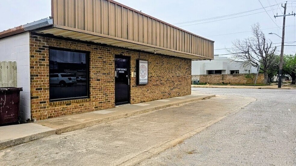 More Photos Of 212 N Church St, Jacksboro Warehouse For Sale