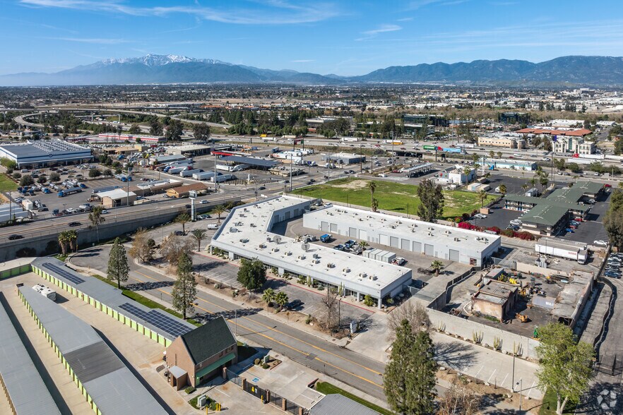 More Photos Of 2211 S Hunts Ln, San Bernardino Showroom For Lease