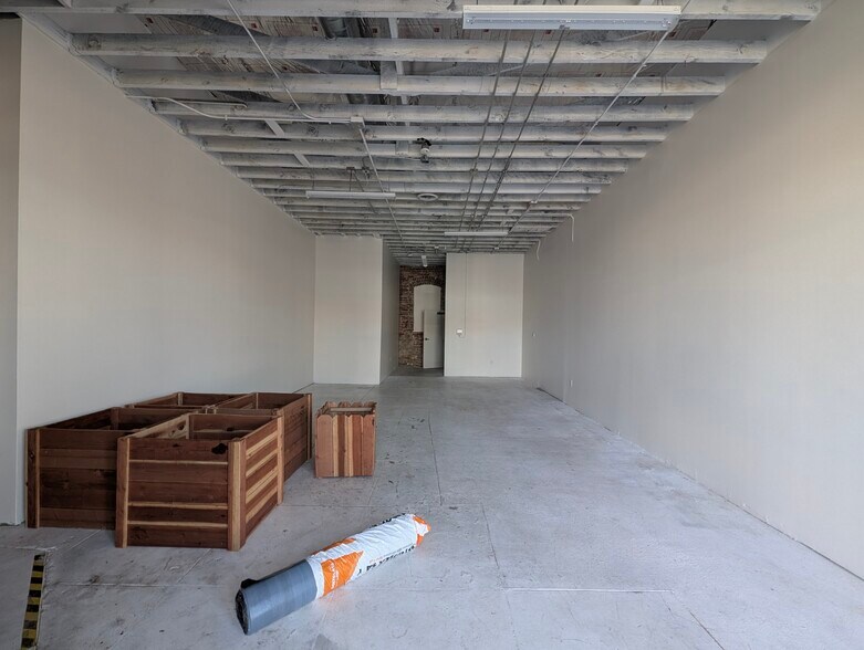 More Photos Of 4850 Santa Monica Blvd, Los Angeles Storefront For Lease