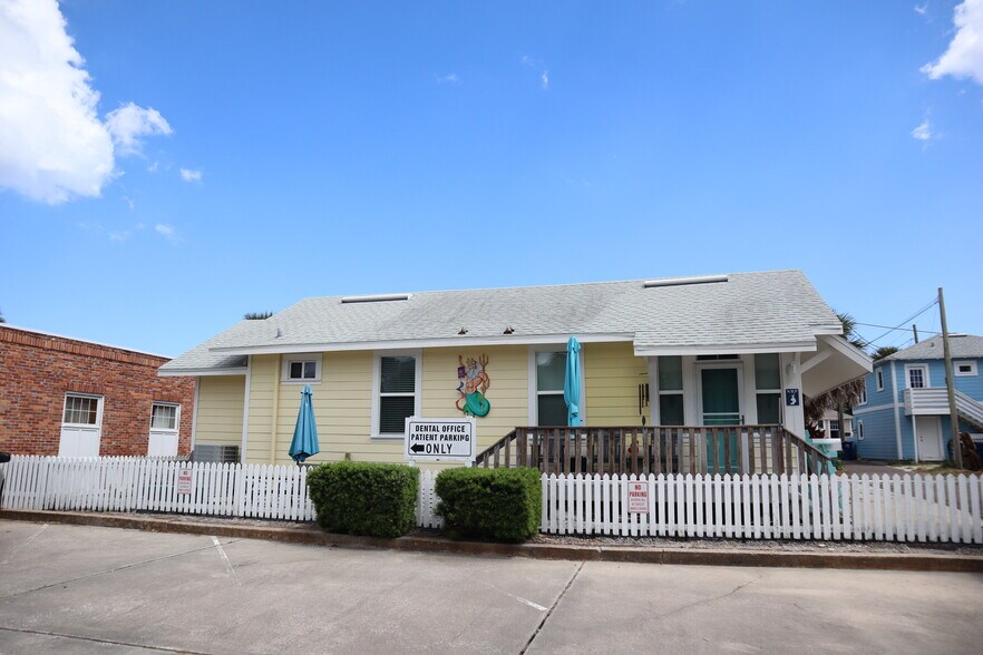 More Photos Of 118 Hall Pl, Neptune Beach Flex For Sale