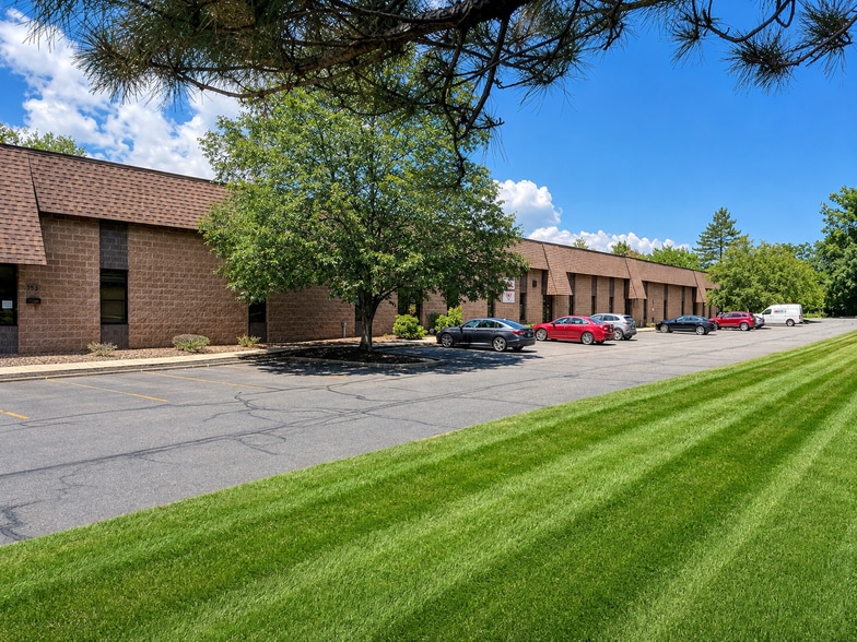Primary Photo Of 153-163 Rt-303, Valley Cottage Service For Lease