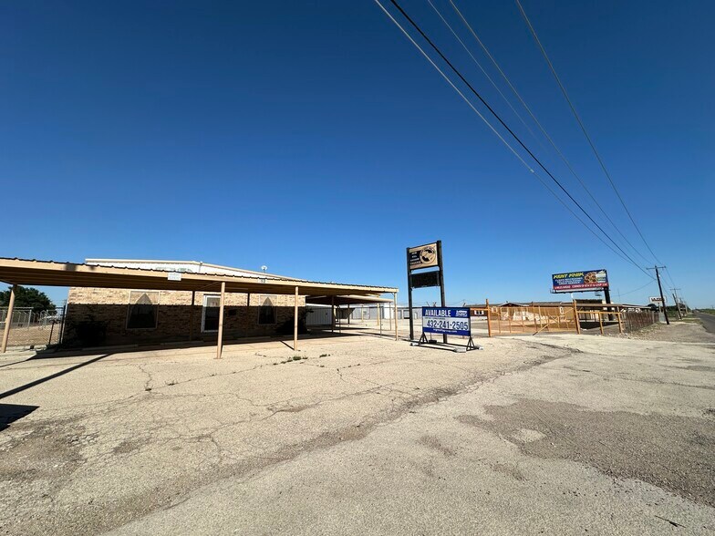 More Photos Of 8124 Sprague Rd, Odessa Warehouse For Sale