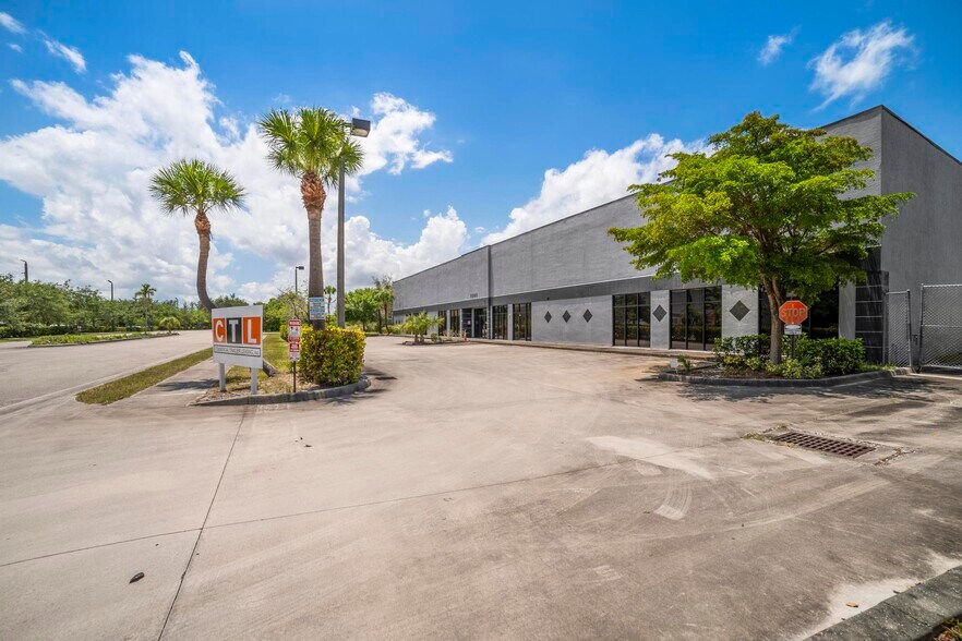 More Photos Of 5205 Tylerlakes Blvd, West Palm Beach Warehouse For Lease