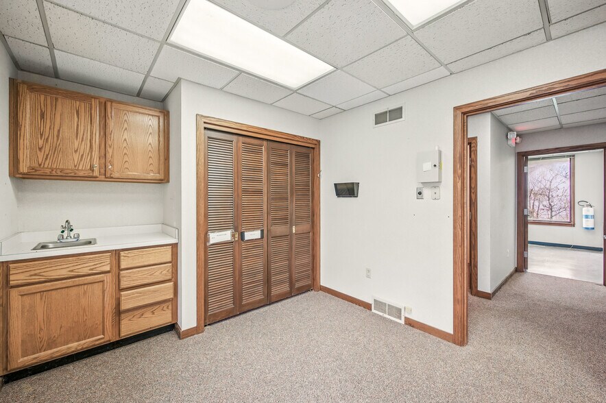 More Photos Of 2000 Green St, Farrell Medical For Lease