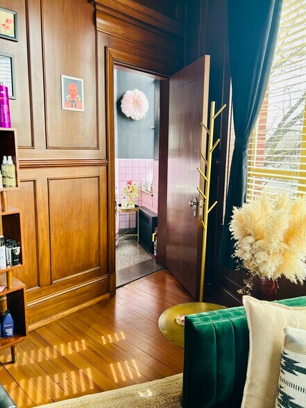 More Photos Of 3121 Broadway St, Paducah Storefront Retail Office For Sale