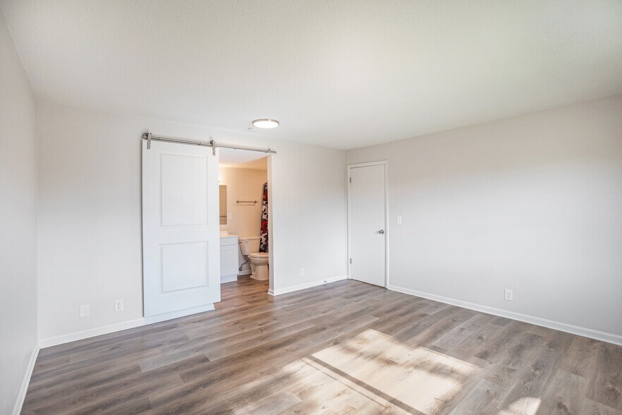 More Photos Of 8831-8837 Glenwood Ct, Overland Park Apartments For Sale