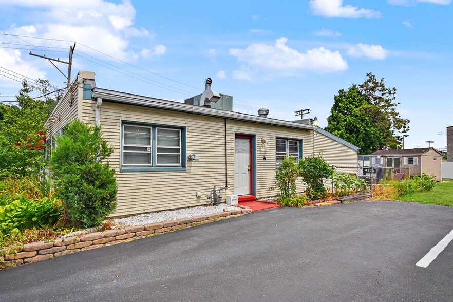 More Photos Of 317 Highway 35 N, Neptune City Veterinarian Kennel For Sale