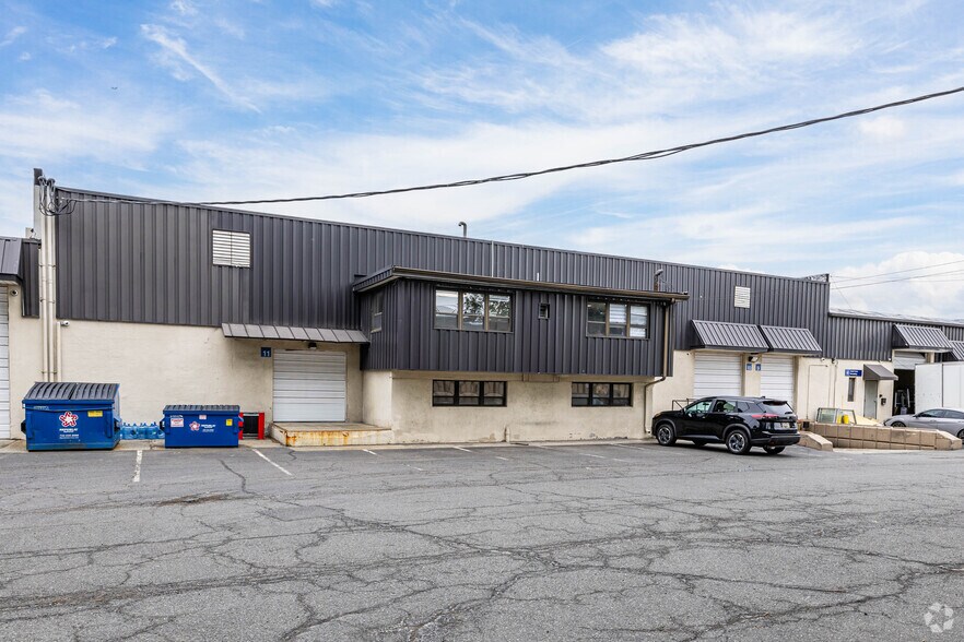 More Photos Of 1001 Roosevelt Ave, Carteret Warehouse For Lease