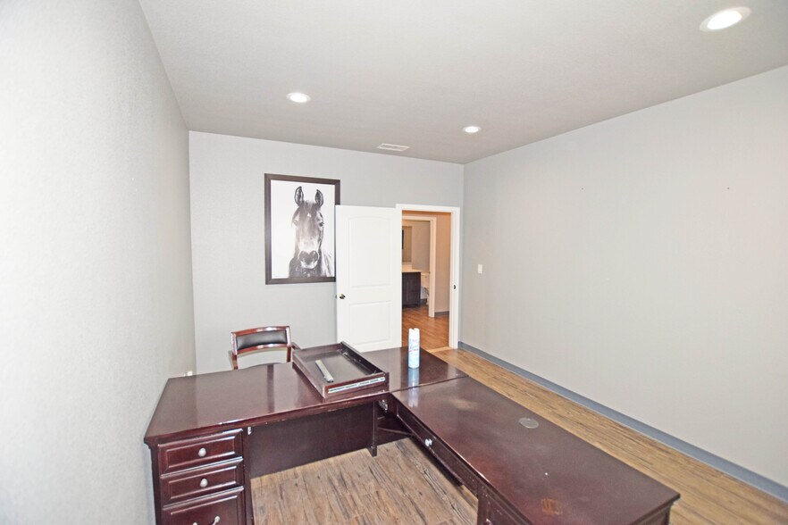 More Photos Of 10503 W County Rd 72, Midland Warehouse For Lease