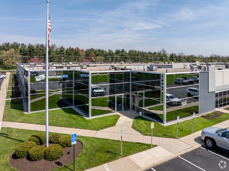 More Photos Of 4900 Parkway Dr, Mason Flex For Lease