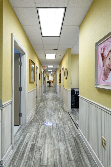 More Photos Of 1361 13th Ave S, Jacksonville Beach Office For Lease