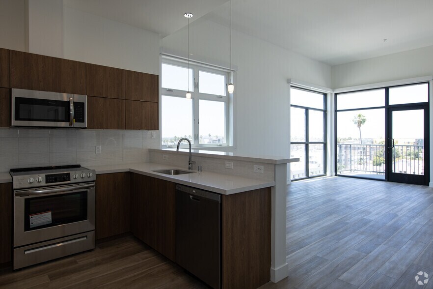 More Photos Of 801 S Berendo St, Los Angeles Apartments For Lease