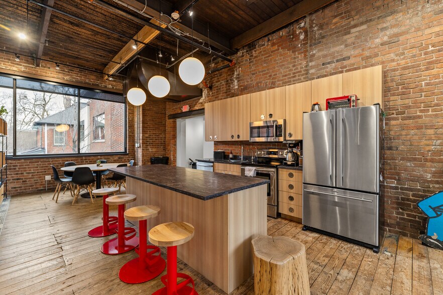 More Photos Of 330 N College Ave, Indianapolis Office For Sale