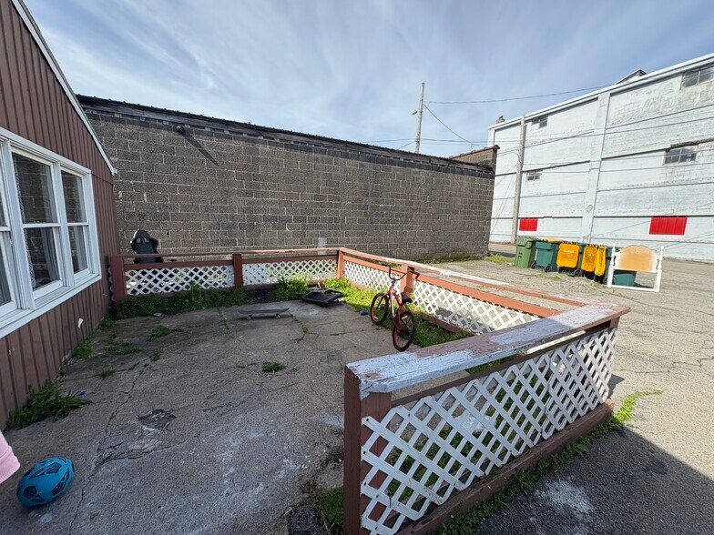 More Photos Of 473 N Goodman St, Rochester Storefront Retail Residential For Sale