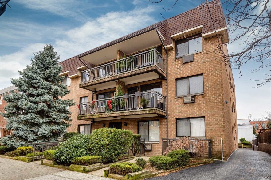 More Photos Of 5926 Bleecker St, Ridgewood Medical For Sale