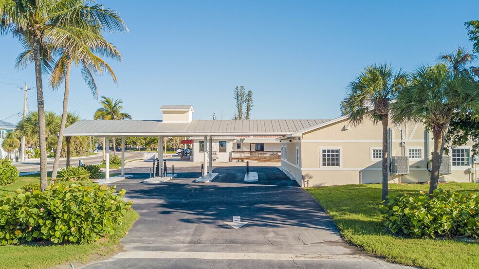 More Photos Of 6061 Estero Blvd, Fort Myers Bank For Sale